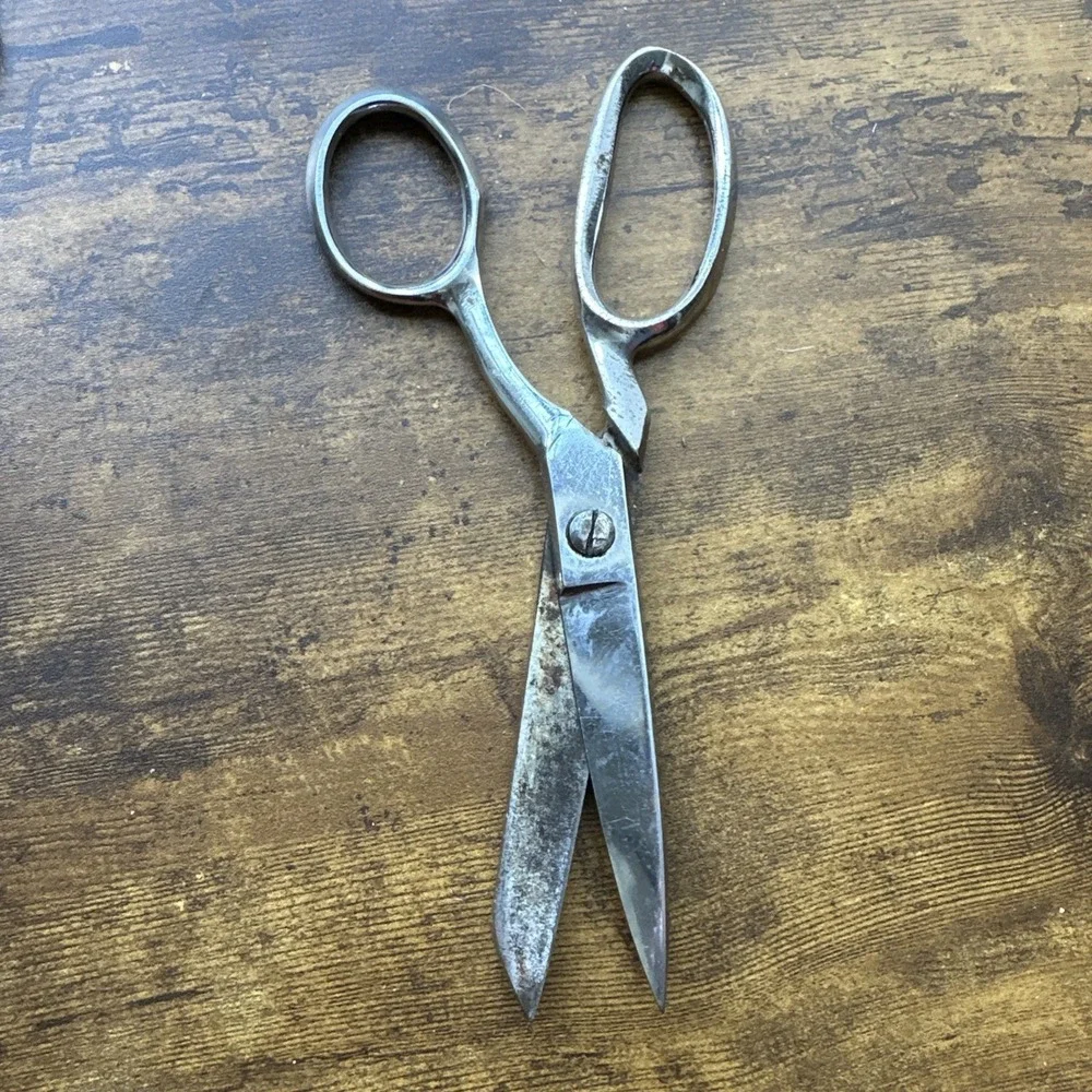 VINTAGE HOT DROP FORGED STEEL SCISSORS - ITALY 7in